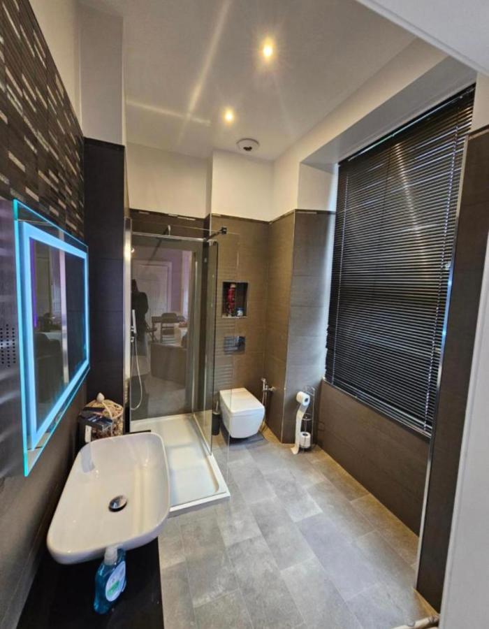 Luxury Family Room With Private Bathroom In The Heart Of エディンバラ エクステリア 写真