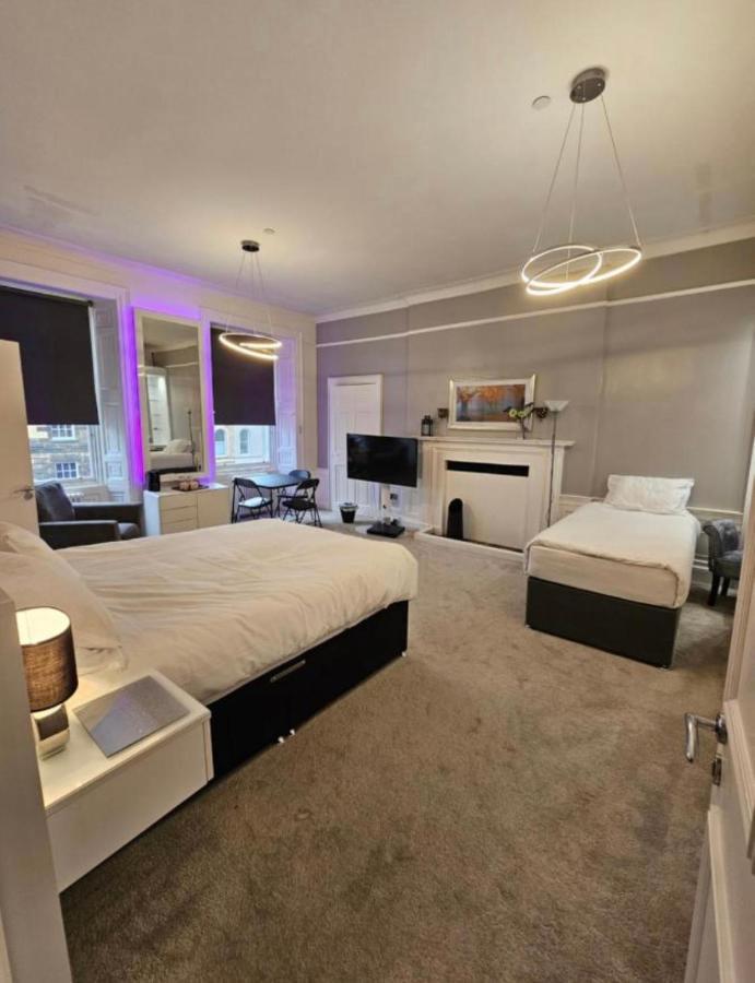 Luxury Family Room With Private Bathroom In The Heart Of エディンバラ エクステリア 写真