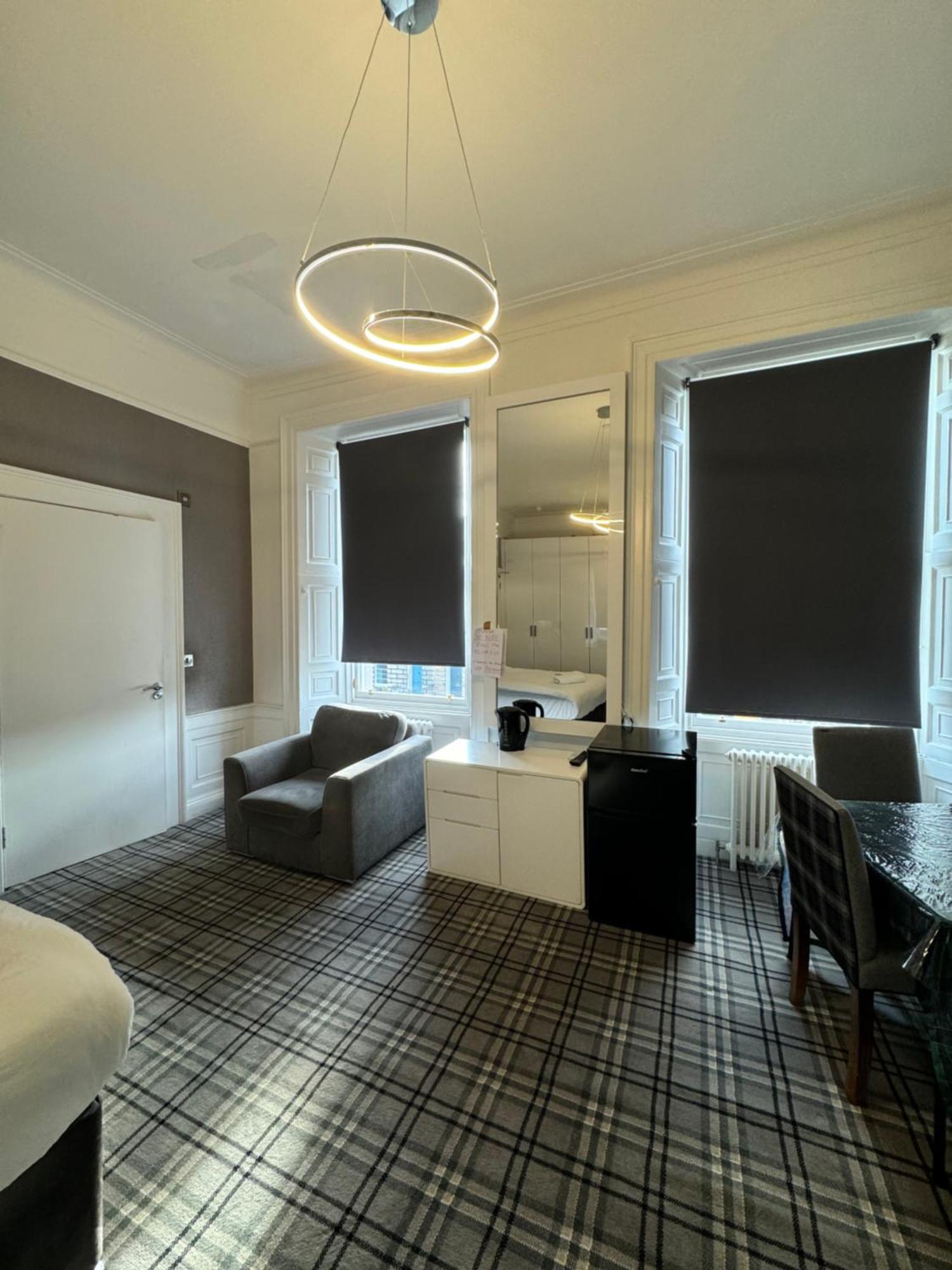 Luxury Family Room With Private Bathroom In The Heart Of エディンバラ エクステリア 写真